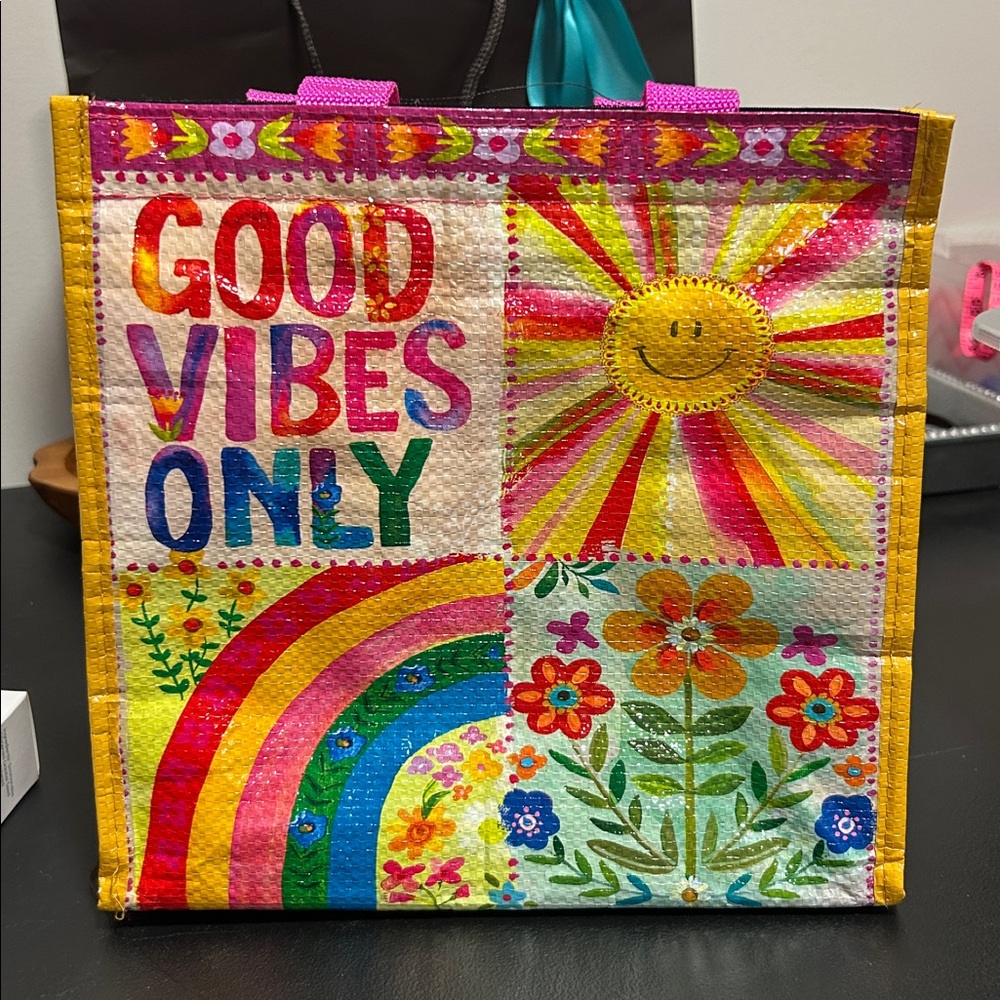 NATURAL LIFE insulated lunch bag with Pink Handles
Good Vibes Only 😎